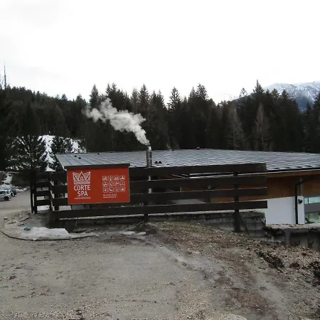Vicino A Cortina *